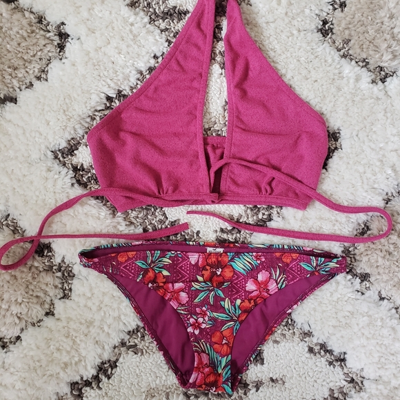 Swimsuit - Picture 1 of 4